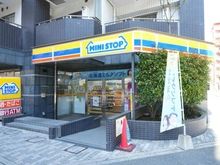 【神奈川県/横浜市港北区新横浜】ミオカステーロ新横浜IV ミニストップ　新横浜１丁目店（現地より約50m）
