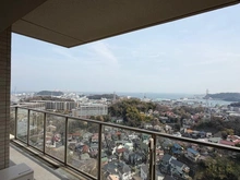 【神奈川県/横須賀市追浜東町】ザ・パークハウス追浜 オーシャンフォート 眺望：バルコニーより海を望みます。