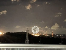 【神奈川県/横須賀市追浜東町】ザ・パークハウス追浜 オーシャンフォート 眺望：ルーフバルコニーより（よこすかカウントダウン）
ズームなし