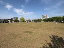 【神奈川県/川崎市川崎区港町】リヴァリエ C棟 川崎市民広場（現地より約1,300m）