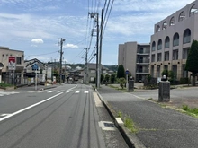 【神奈川県/横浜市栄区鍛冶ケ谷】ライオンズヒルズ本郷台 伍番館 前面道路