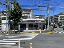 【神奈川県/横浜市金沢区富岡東】テラス横浜富岡 ローソン富岡東二丁目店（現地より約180m）：