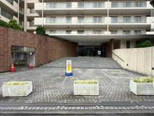 【神奈川県/横浜市港南区港南】パークコリーナ上大岡  アジュールコート エントランス