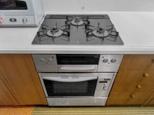 【神奈川県/横浜市金沢区六浦南】エステシテイ湘南六浦参番館 キッチン：三口コンロ