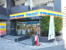 【神奈川県/横浜市港北区新横浜】ミオカステーロ新横浜IV ミニストップ　新横浜1丁目店（現地より約50m）