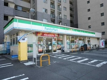 【神奈川県/横浜市港北区新横浜】ミオカステーロ新横浜IV ファミリーマート　スリーウェル新横浜店（現地より約200m）