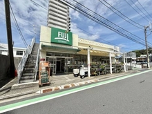 【神奈川県/横須賀市池田町】ルネ北久里浜ソラヒルズ シエルコート FUJIスーパー北久里浜店（現地より約700m）：