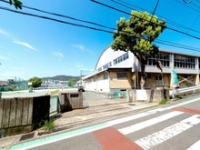 【神奈川県/横須賀市秋谷】ファミール南葉山西海岸通り 横須賀市立大楠小学校（現地より約1,000m）
