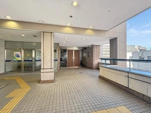 【神奈川県/横浜市港南区上大岡西】横浜ヘリオスタワー エントランス：サブエントランス（ペデストリアンデッキ直結）