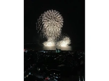 【神奈川県/三浦市南下浦町上宮田】サンコートマホロバ 壱番館 眺望：バルコニーから三浦海岸花火大会を一望できます！（2025年8月撮影）