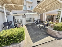 【神奈川県/三浦市南下浦町上宮田】サンコートマホロバ 壱番館 駐輪場