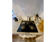 【神奈川県/横浜市神奈川区栄町】プレミスト横浜ポートサイド キッチン：ガスコンロ