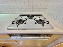 【神奈川県/横須賀市池田町】ルネ北久里浜ソラヒルズ シエルコート キッチン：三口コンロ