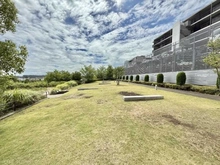 【神奈川県/横須賀市池田町】ルネ北久里浜ソラヒルズ シエルコート 敷地内：グラスガーデン