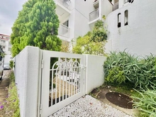 【神奈川県/逗子市小坪】コスモミロス逗子 L棟 専用庭：前面道路から段差無しで専用庭に入ることができます。