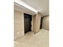 【神奈川県/横浜市港北区大豆戸町】ミオカステーロ大倉山 共用部：エレベーター前