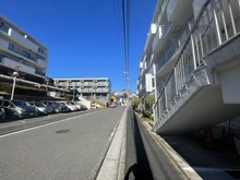 【神奈川県/横浜市南区六ツ川】ヒルズ横浜南ガーデニア 1号棟 前面道路