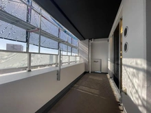 【神奈川県/横浜市港南区港南】プレミスト上大岡 バルコニー：大規模修繕中