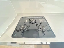 【神奈川県/横浜市金沢区柴町】マイキャッスル・ラルジュ金沢文庫 キッチン：三口コンロ