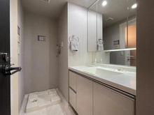 【神奈川県/横須賀市衣笠栄町】BELISTA衣笠駅前 弐番館 洗面所：家具・調度品等は本体価格に含まれません。