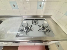 【神奈川県/横浜市金沢区並木】なぎさ団地 7-7号棟 キッチン：三口コンロ