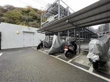 【神奈川県/横須賀市東浦賀】ミレニアムレジデンス浦賀オーシャンズヴィラ 駐輪場：有料
大規模修繕中