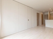 【神奈川県/横浜市栄区小菅ケ谷】パークホームズ横浜本郷台リバーサイドヴィラ THE EAST リビング・ダイニング