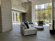 【神奈川県/横浜市栄区小菅ケ谷】パークホームズ横浜本郷台リバーサイドヴィラ THE EAST ラウンジ：リバーラウンジ