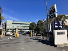 【神奈川県/横浜市栄区小菅ケ谷】パークホームズ横浜本郷台リバーサイドヴィラ THE EAST 横浜市栄区役所（現地より約460m）