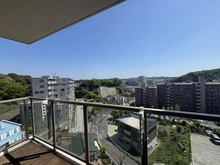 【神奈川県/鎌倉市植木】グランシティ鎌倉植木の杜 眺望：鎌倉の自然を遠望いただける、抜け感のある眺望。