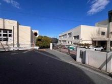 【神奈川県/横浜市港南区笹下】ヴェレーナ上大岡ザ・ハウス 市立笹下中学校（現地より約950m）：