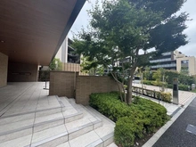 【神奈川県/横浜市栄区小菅ケ谷】ブランズシティ本郷台リバーサイドテラス アプローチ