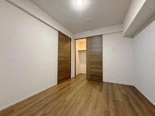 【神奈川県/横浜市青葉区美しが丘】ドレッセWISEたまプラーザ B棟 洋室：北側洋室約6.3畳・ウォークインクローゼット付