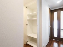 【神奈川県/横浜市青葉区市ケ尾町】クリオ市ヶ尾弐番館 収納：廊下