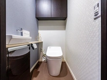 【神奈川県/川崎市宮前区鷺沼】グランドメゾン鷺沼ザ・ヴィラ トイレ：手洗いカウンター付