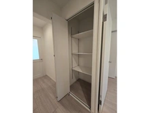 【神奈川県/横浜市青葉区美しが丘】扶桑ハイツたまプラーザの杜 収納：可動棚つき廊下収納