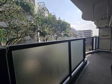 【神奈川県/横浜市青葉区美しが丘】扶桑ハイツたまプラーザの杜 バルコニー：バルコニーから右方向