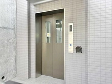 【神奈川県/横浜市青葉区桜台】プロミライズ青葉台 C棟 共用部：居住者専用エレベーター
エントランスを通らず、直接お部屋へ向かうことができます