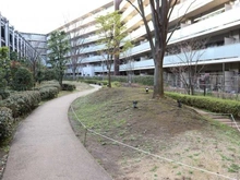 【神奈川県/川崎市宮前区犬蔵】グレーシアガーデンたまプラーザ C棟 敷地内