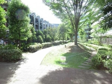 【神奈川県/川崎市宮前区犬蔵】グレーシアガーデンたまプラーザ C棟 敷地内