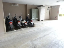 【神奈川県/川崎市宮前区有馬】鷺沼南パークホームズ並木通り バイク置き場