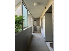 【神奈川県/横浜市都筑区大丸】グランノア港北の丘 19番館 共用部：共用廊下の様子