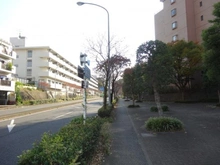 【神奈川県/横浜市都筑区茅ケ崎南】港北ファミールハイツ 10-3号棟 前面道路