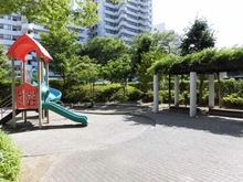 【神奈川県/横浜市都筑区中川】サントゥール中川 第九-四号棟 敷地内