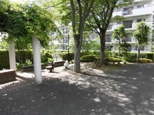 【神奈川県/横浜市都筑区中川】サントゥール中川 第九-四号棟 敷地内