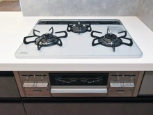 【神奈川県/横浜市中区寿町】コスモシティ横浜石川町 キッチン：3口ガスコンロ