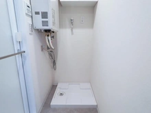 【神奈川県/横浜市磯子区新杉田町】コンバイン新杉田 洗面室：洗濯機置き場