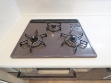 【神奈川県/横浜市青葉区荏田西】東急ドエル・ビアス市が尾 B棟 キッチン：三口コンロ