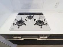 【神奈川県/川崎市宮前区潮見台】クレッセントグランコート キッチン：3口ガスコンロ