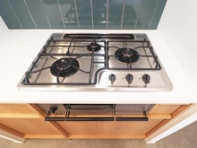 【神奈川県/川崎市宮前区宮前平】ニューウェルテラス宮前平 B棟 キッチン：三口ガスコンロ